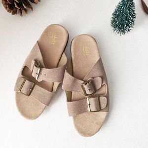 J-41 adventure On tan sandals size 8 M